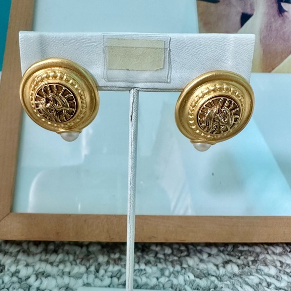 Lot of 5 Pairs of Estate clip on earrings - Picture 5 of 6